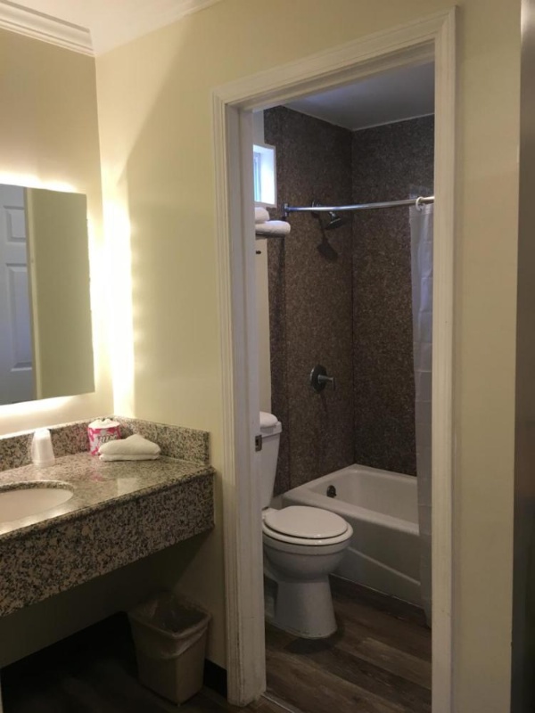 Lincoln Park Motel image 23